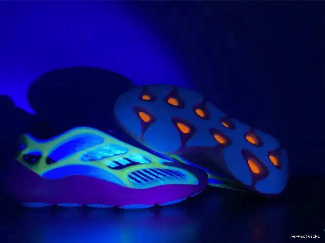 V3 700 ID1674 Salt Adidas Fade Yeezy 0630